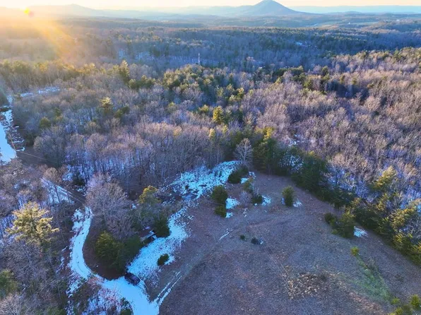 Hunt Valley Rd, Rocky Mount, VA 24151