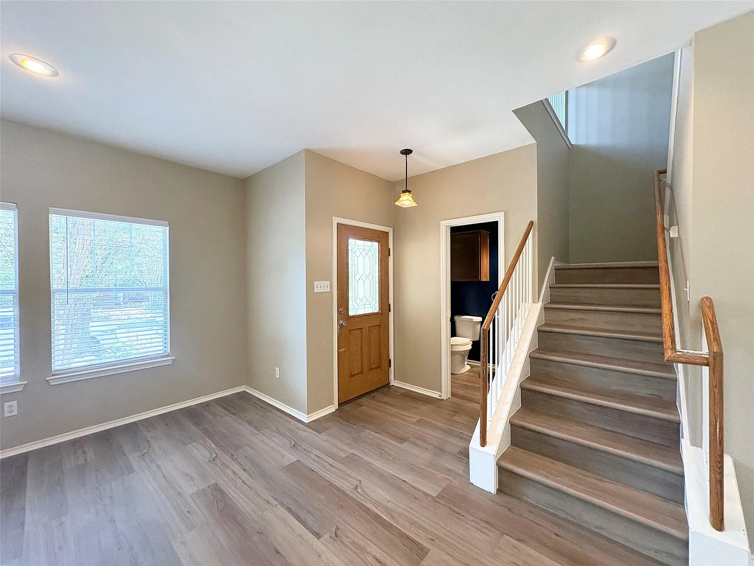 4 bed, 2.5 bath, 2137 sqft, $2,195 — Photo 3