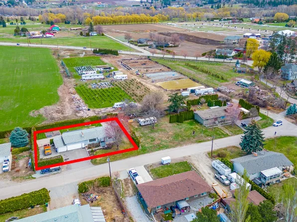 3249 Saint Amand Rd, Kelowna, BC V1W 3P2