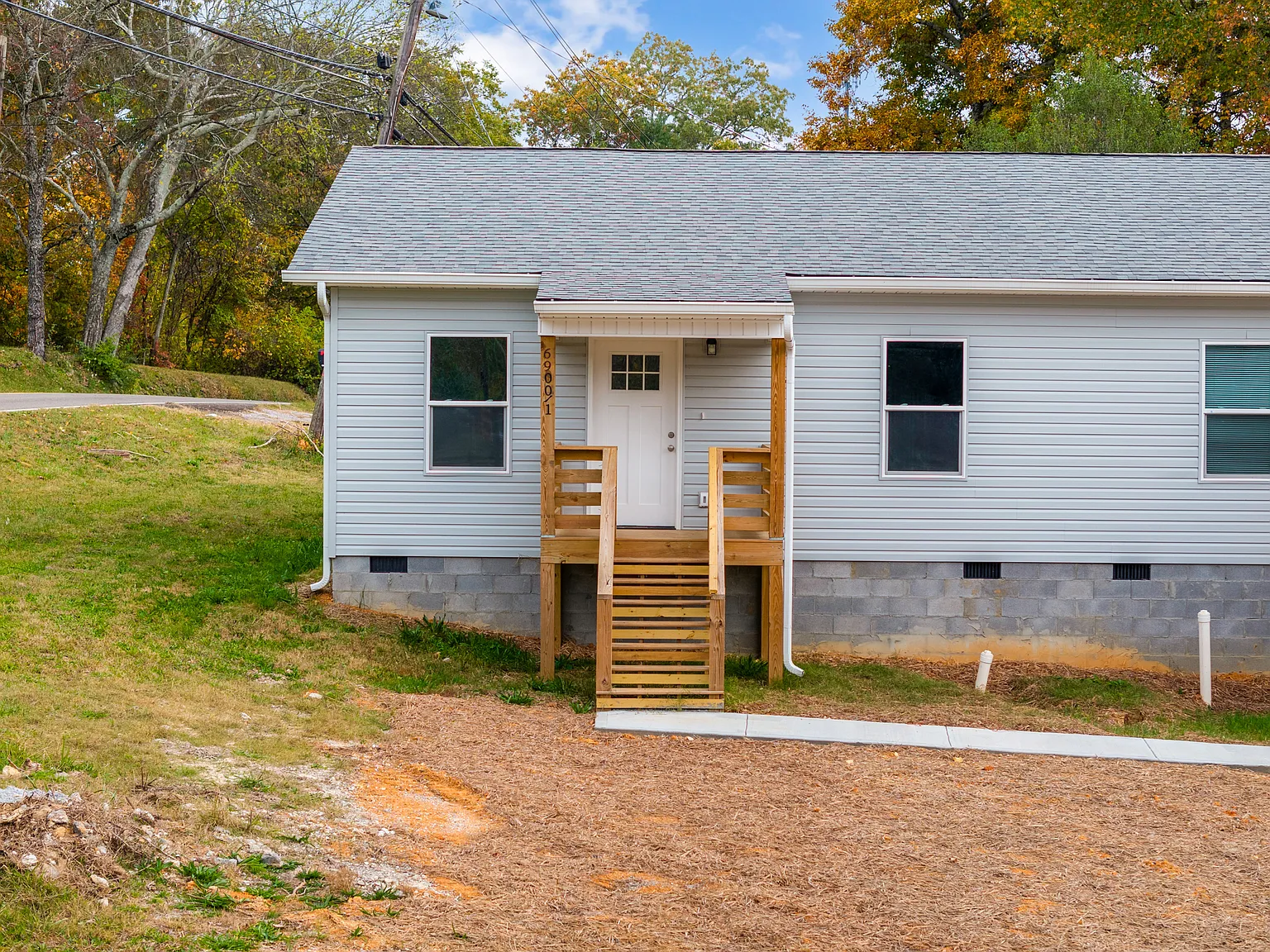 6900 Seaver Dr — Photo 3