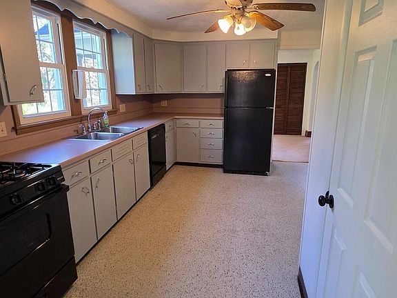 5th image of 76 Spring St