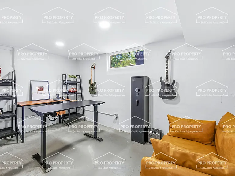 321 W 6th St — Photo 13