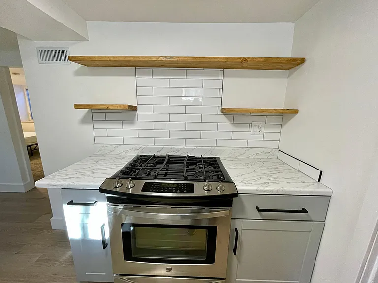 655 N 9th St #B — Photo 4
