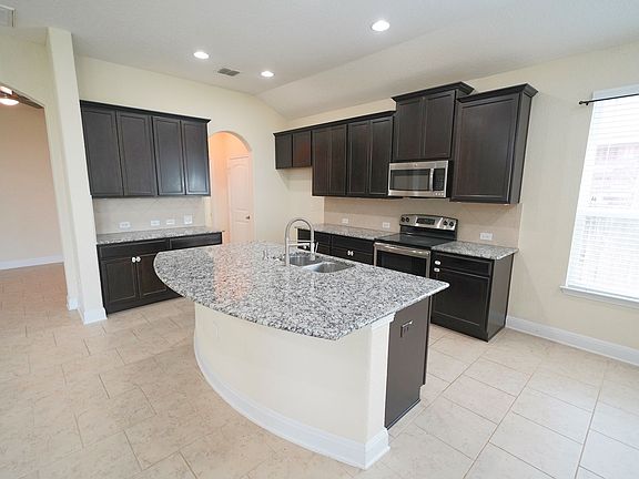 3rd image of 416 Bison Ln