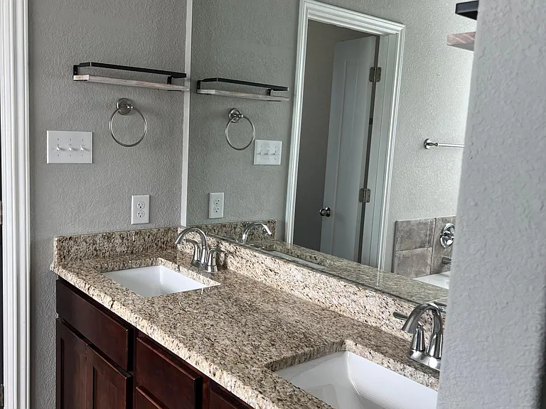 8119 Redbrush — Photo 35