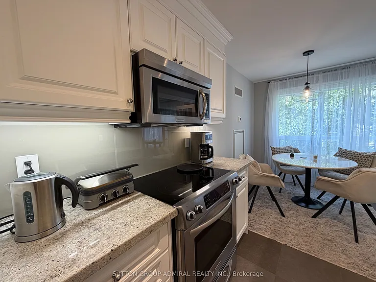 15 Rean Dr #302 — Photo 11