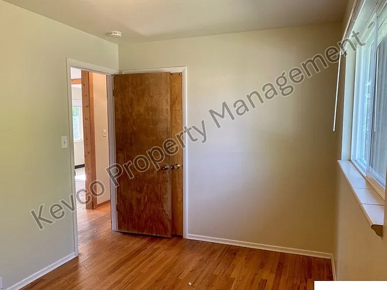 1400 Hillcrest Dr — Photo 9