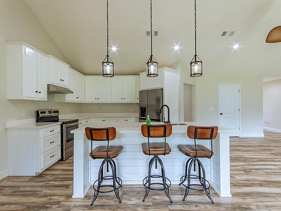 5th image of 55 Columbus Ln