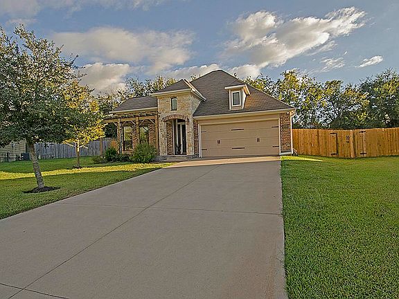 2nd image of 2710 Cypress Cir
