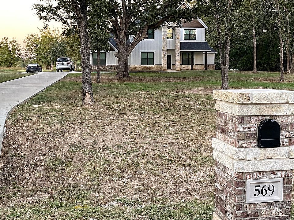 1st image of 569 Clubhouse Dr