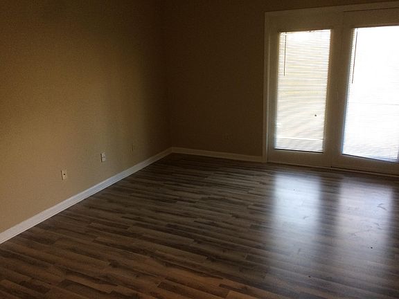 2nd image of 1656 Foxhaven Dr APT 70