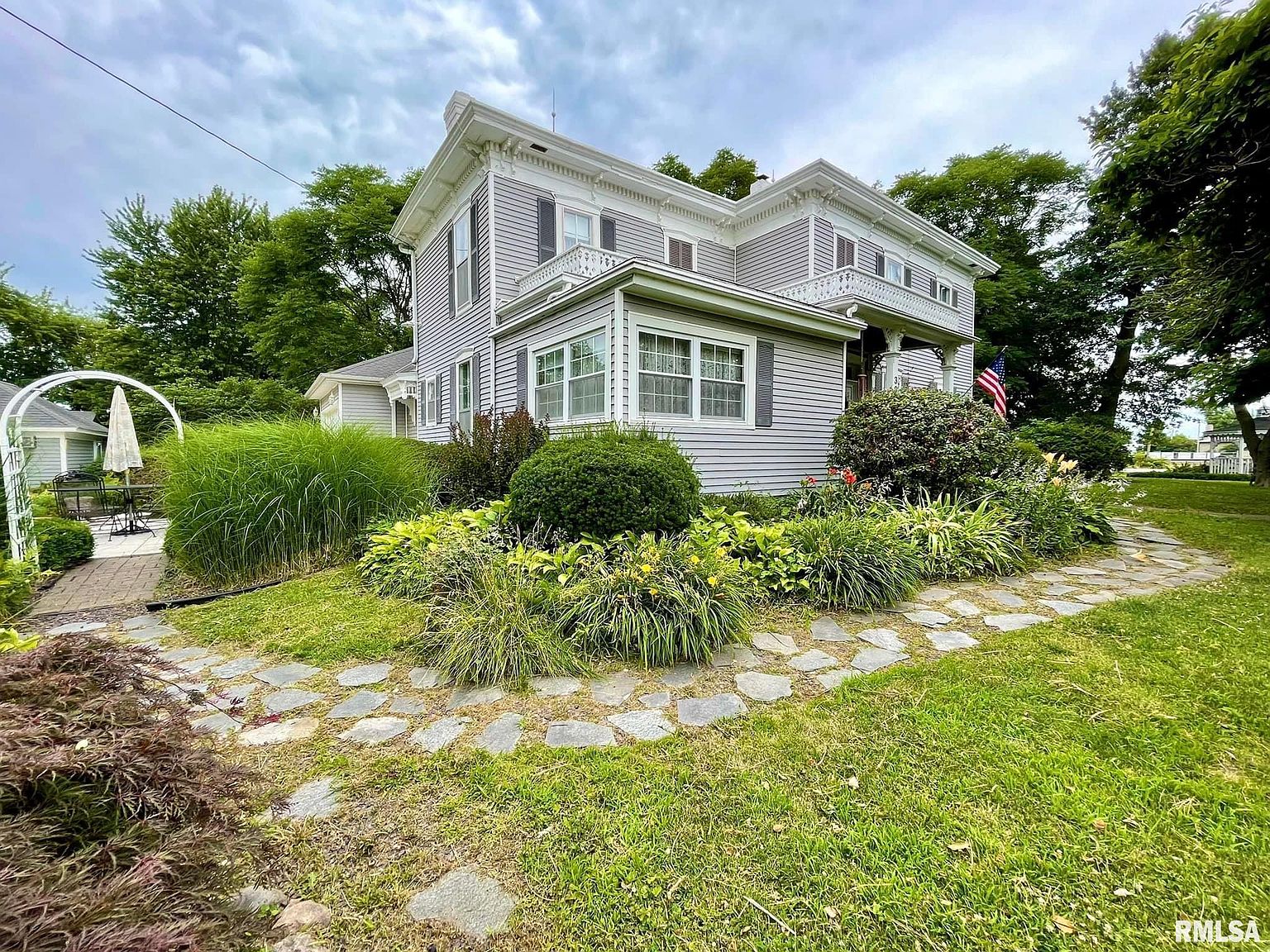 301 Quincy St, Coatsburg, IL 62325 Zillow