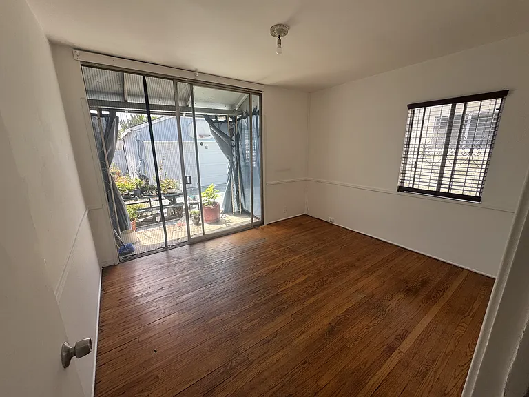 878 Warren Ave — Photo 20