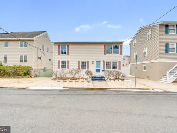 3 Mea Ln, Brant Beach, NJ 08008