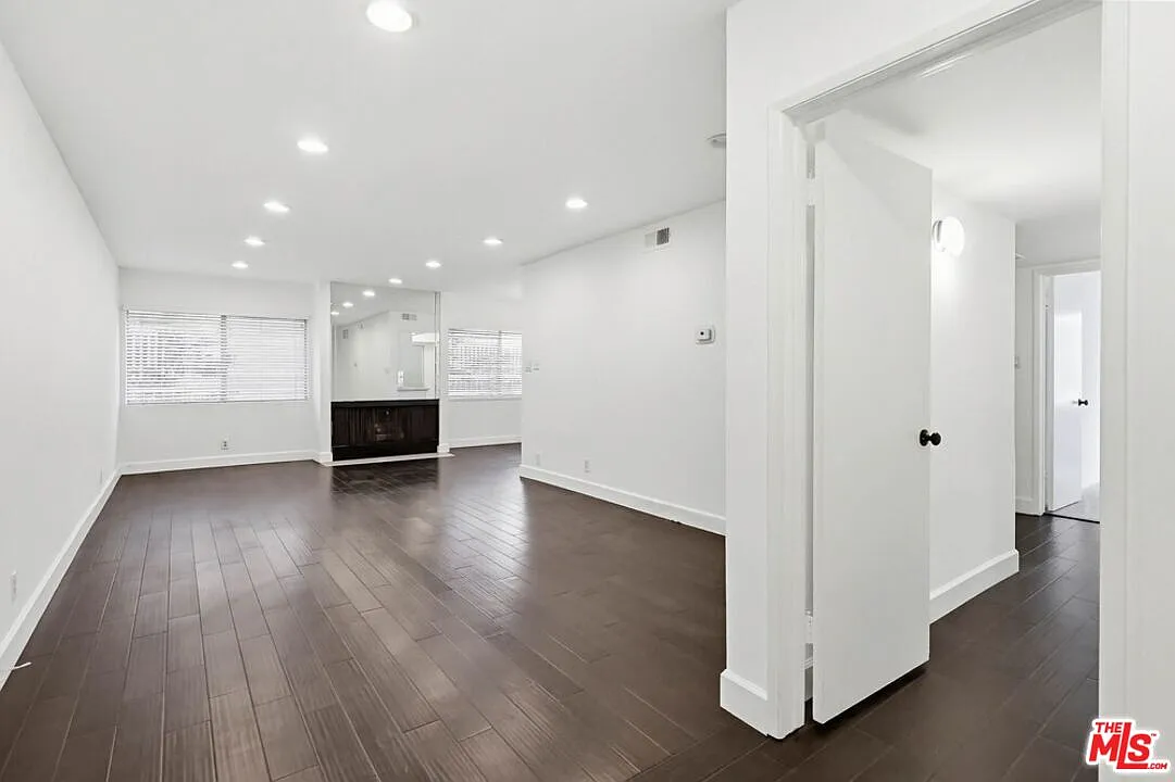 2 bed, 2.0 bath, 1137 sqft, $4,000 — Photo 3