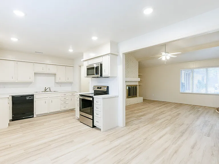 4407 75th Dr #B — Photo 9