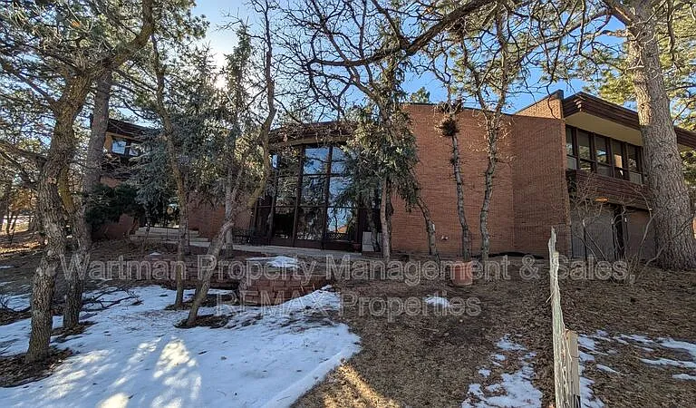 15 Upland Rd — Photo 2