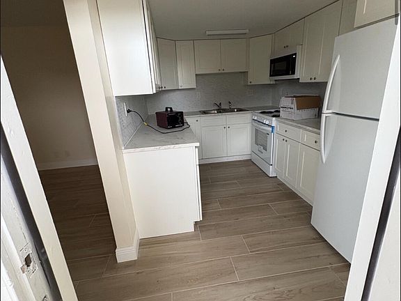4th image of 1501 Crescent Cir APT E39