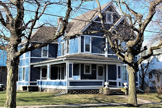 1st image of 301 W Main St