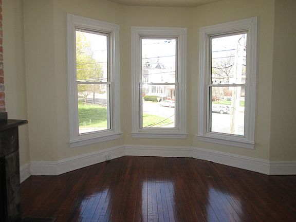 3rd image of 2201 Jefferson Ave #B
