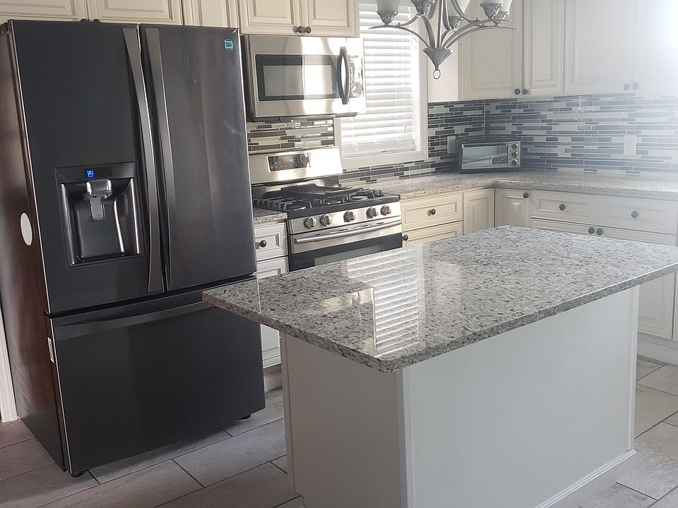 2nd image of 80 Lee Park Ave