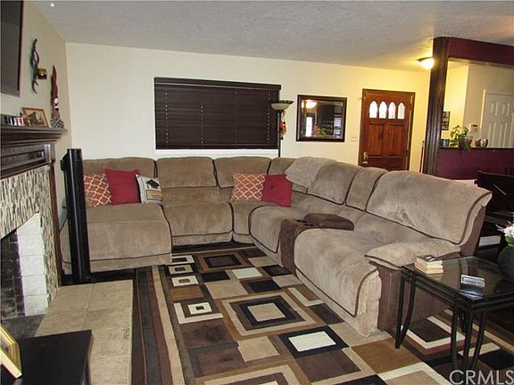 4th image of 19 Brookdale Dr