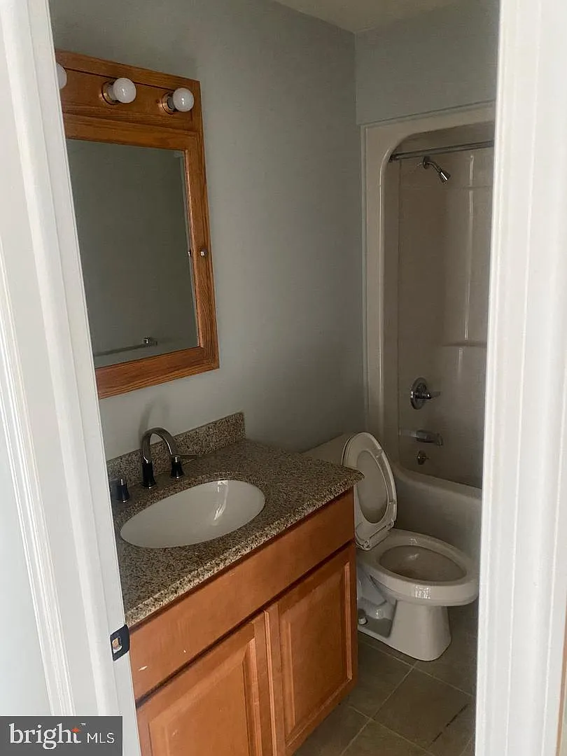 2 bed, 1.0 bath, 950 sqft, $1,200 — Photo 4