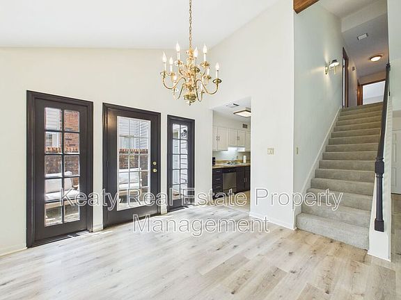 3rd image of 604 Briargate Cir