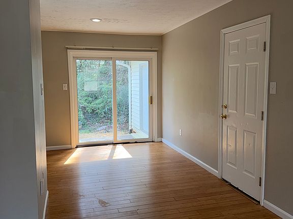 5th image of 940 Glenn Bridge Rd SE