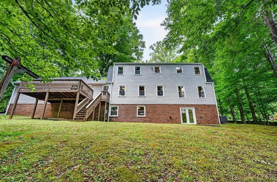 3 bed, 3.5 bath, 4000 sqft, $4,500 — Photo 3