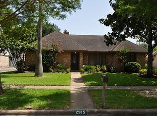 2915 S Blue Meadow Cir, Sugar Land, TX 77479