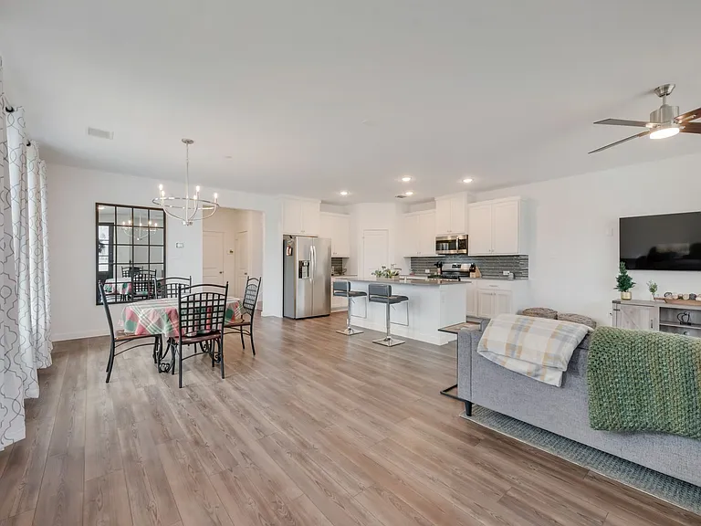 442 Matthew Dr — Photo 5