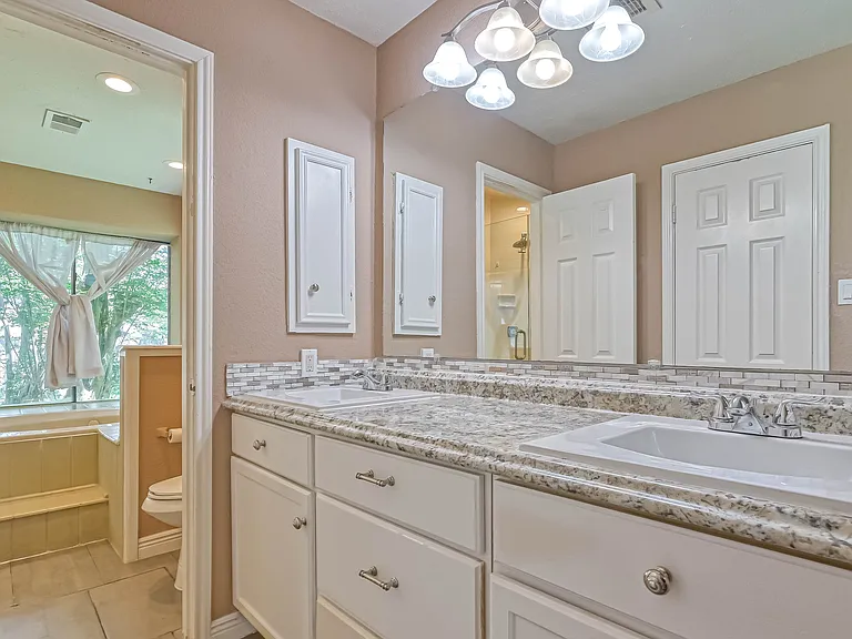 12218 Brighton Ln — Photo 8