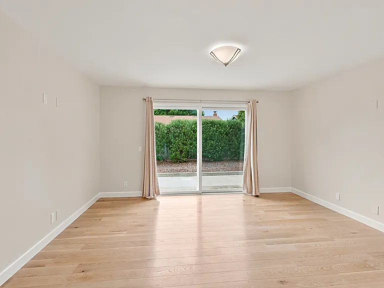 412 Kehoe Ave — Photo 4