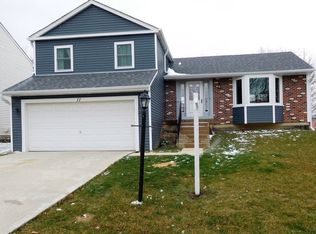 11 N Walnut Ct, Streamwood, IL 60107