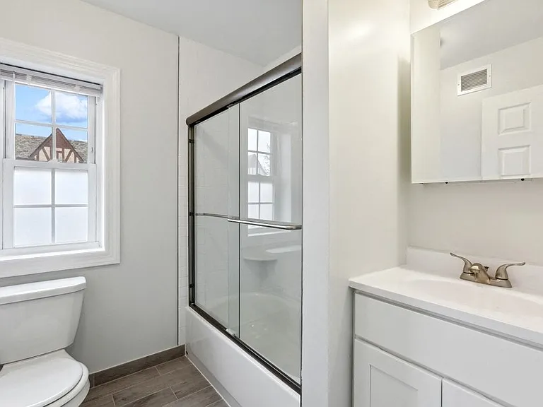 Scotland Park Townhomes — Photo 13
