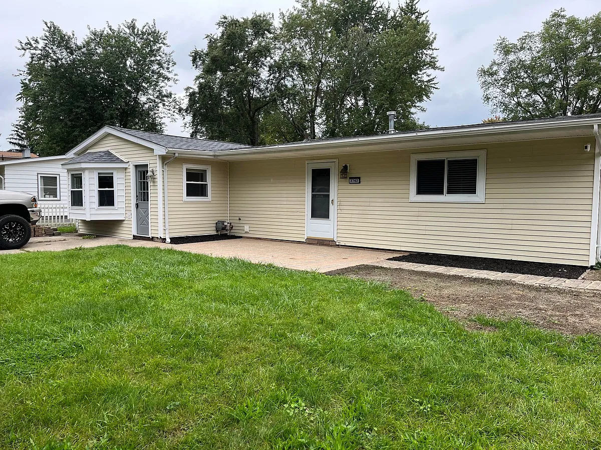 Building Photo - 3762 Gainesborough Dr #1