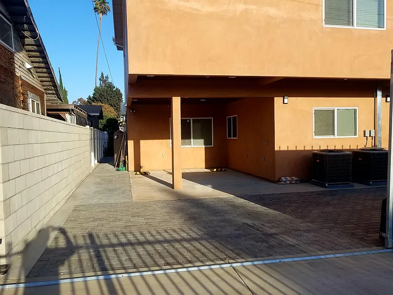 1429 S Sycamore Ave — Photo 18