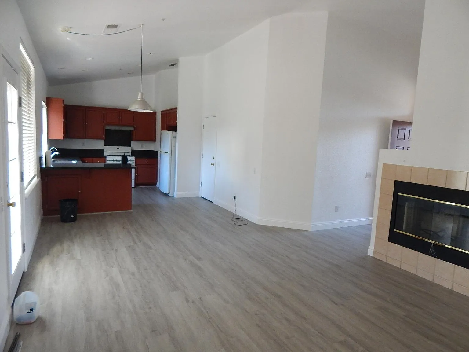 3 bed, 1227 sqft, $2,700 — Photo 4