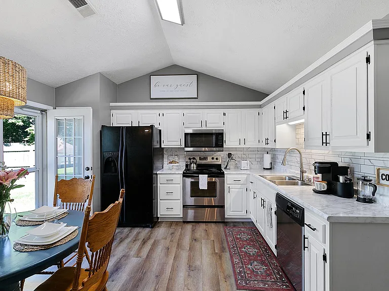 23 McLean Cv — Photo 2