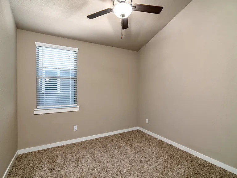 635 Wheatfield Dr — Photo 8