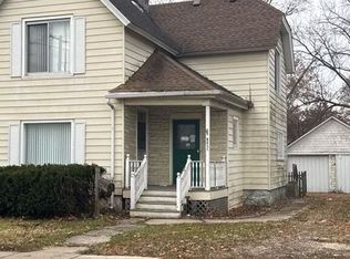 621 N Seminary Ave, Woodstock, IL 60098