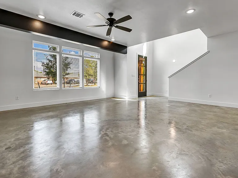 211 Lynn Dr — Photo 17