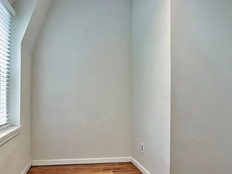 125 W 5th St #3 — Photo 8