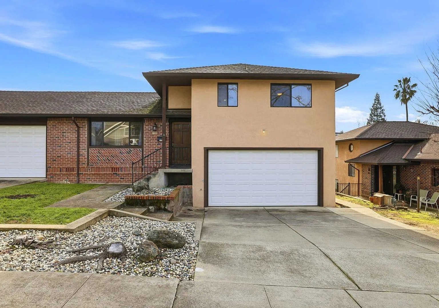 Wonderful 2bd/2ba Folsom Duplex With 2 Car Garage! — Photo 2