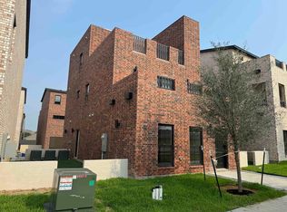 210 Veracruz Dr #104, Laredo, TX 78045