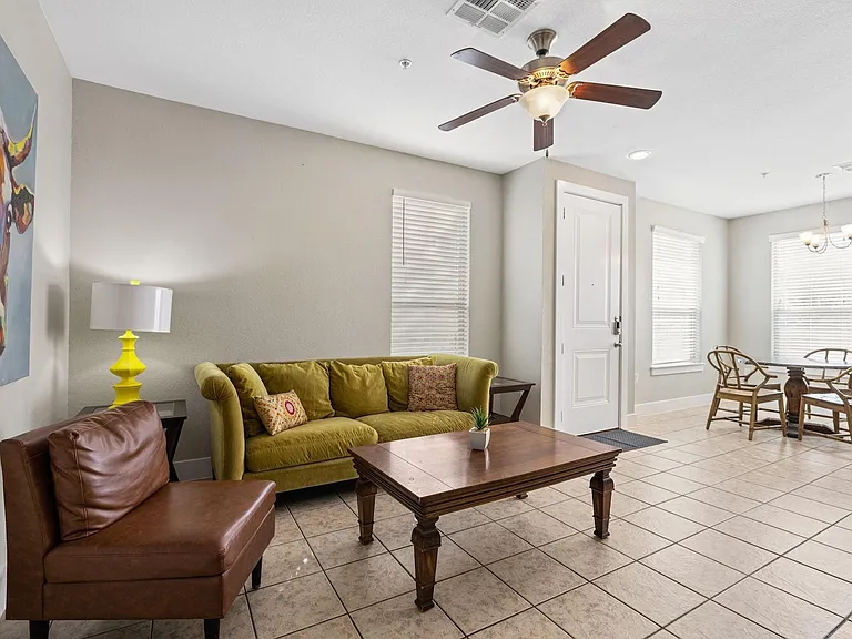 2215 Katy Ln #C — Photo 2