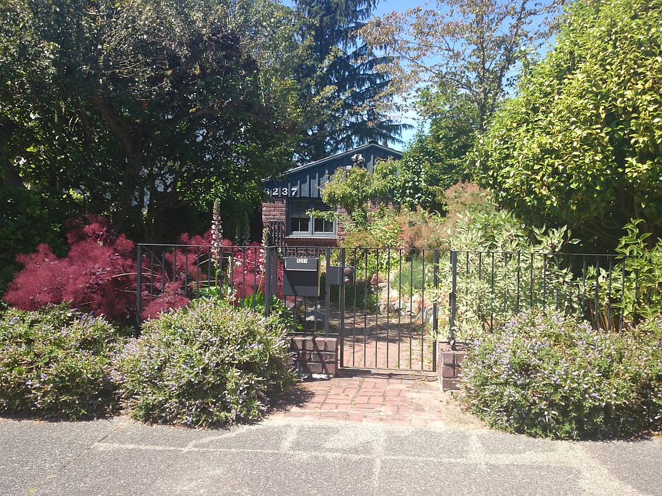 2nd image of 3237 43rd Ave W