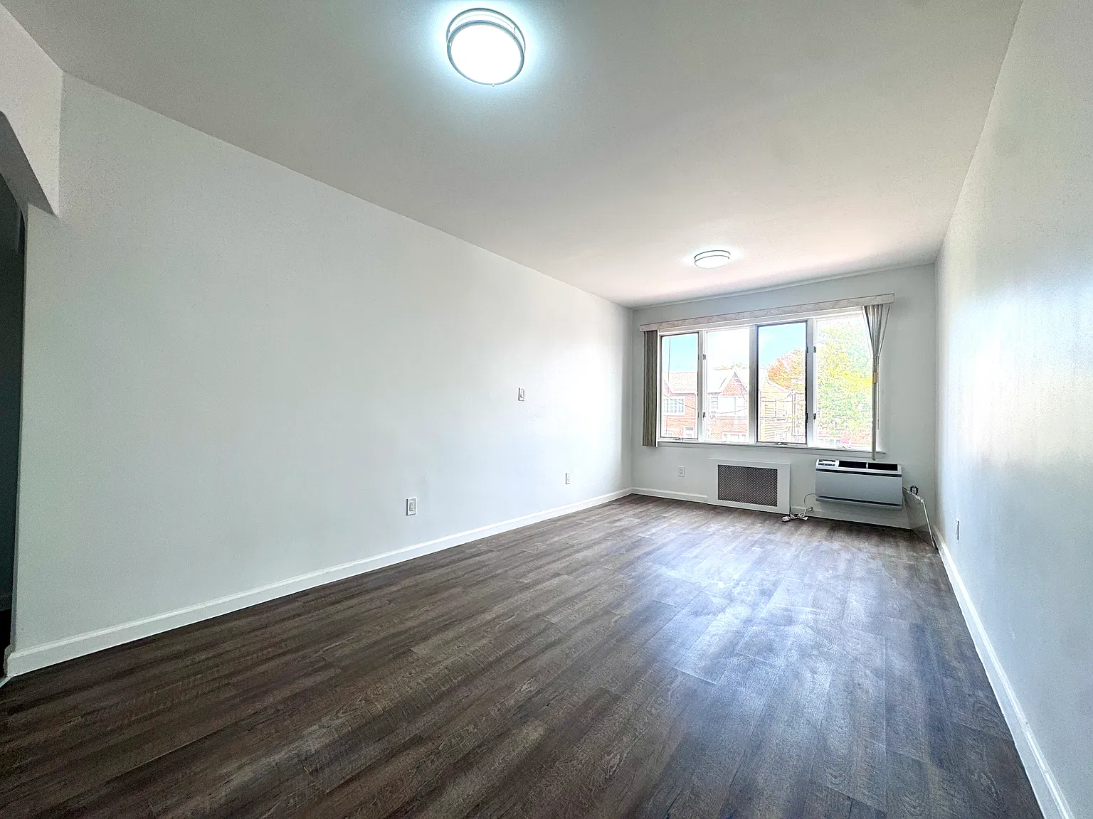 2 bed, 960 sqft, $3,400 — Photo 2