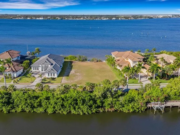 4111 Hawk Island Dr #60, Bradenton, FL 34208